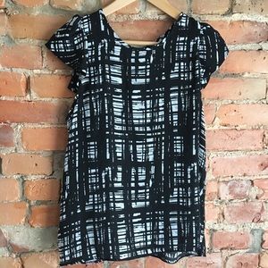 Worthington EUC Black and White blouse